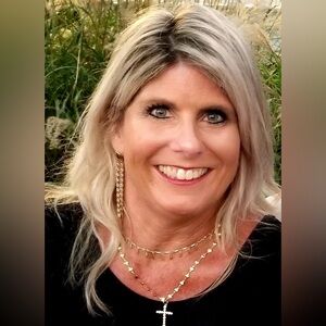 Meet your Posher, Connie